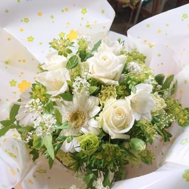 ご結婚記念日　　白系　アレンジ　｜「花鶴」　（愛知県刈谷市の花キューピット加盟店 花屋）のブログ